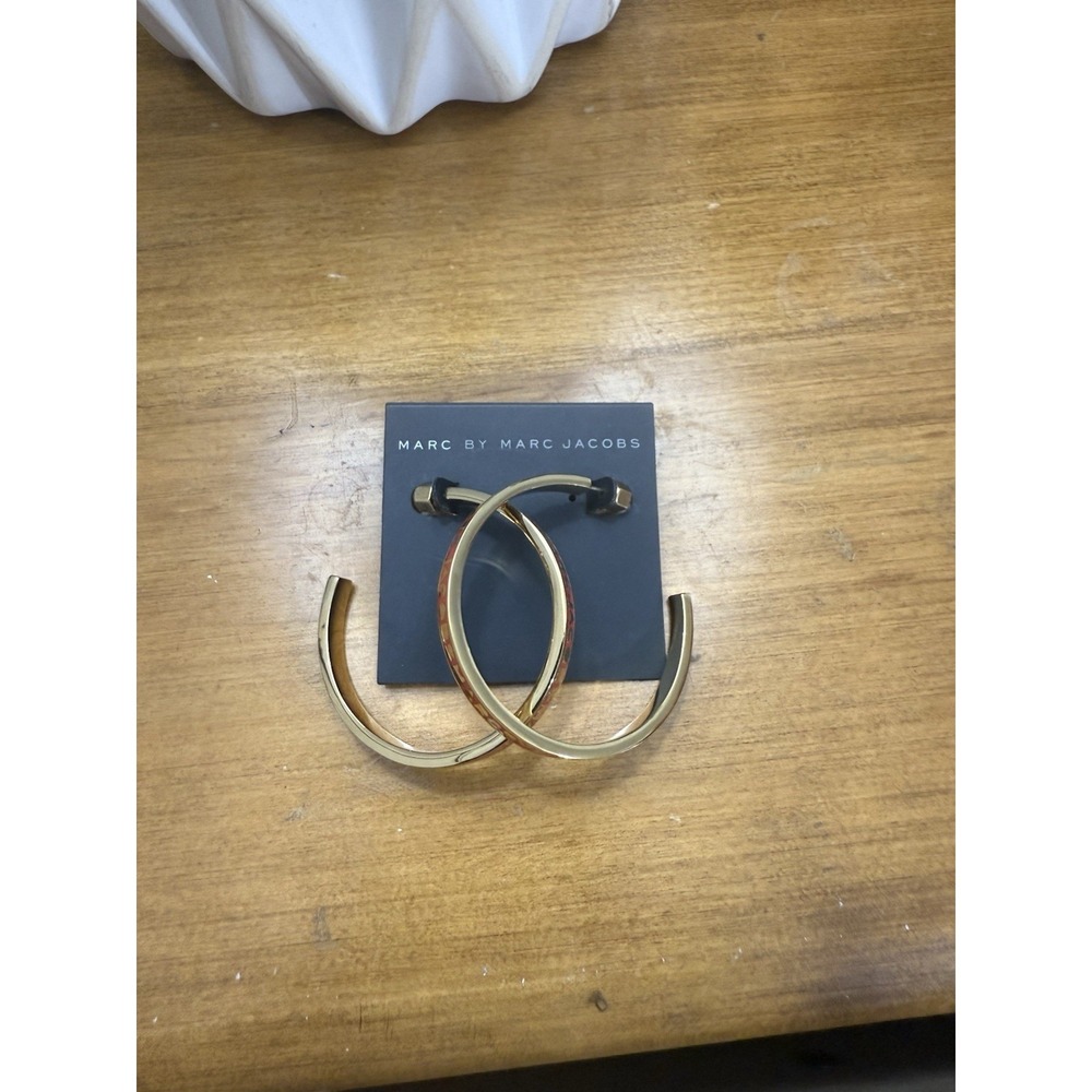 Marc By Marc Jacobs Hoop Earrings Gold Tone Classic Round Huggie Loop Designer - Picture 4 of 4